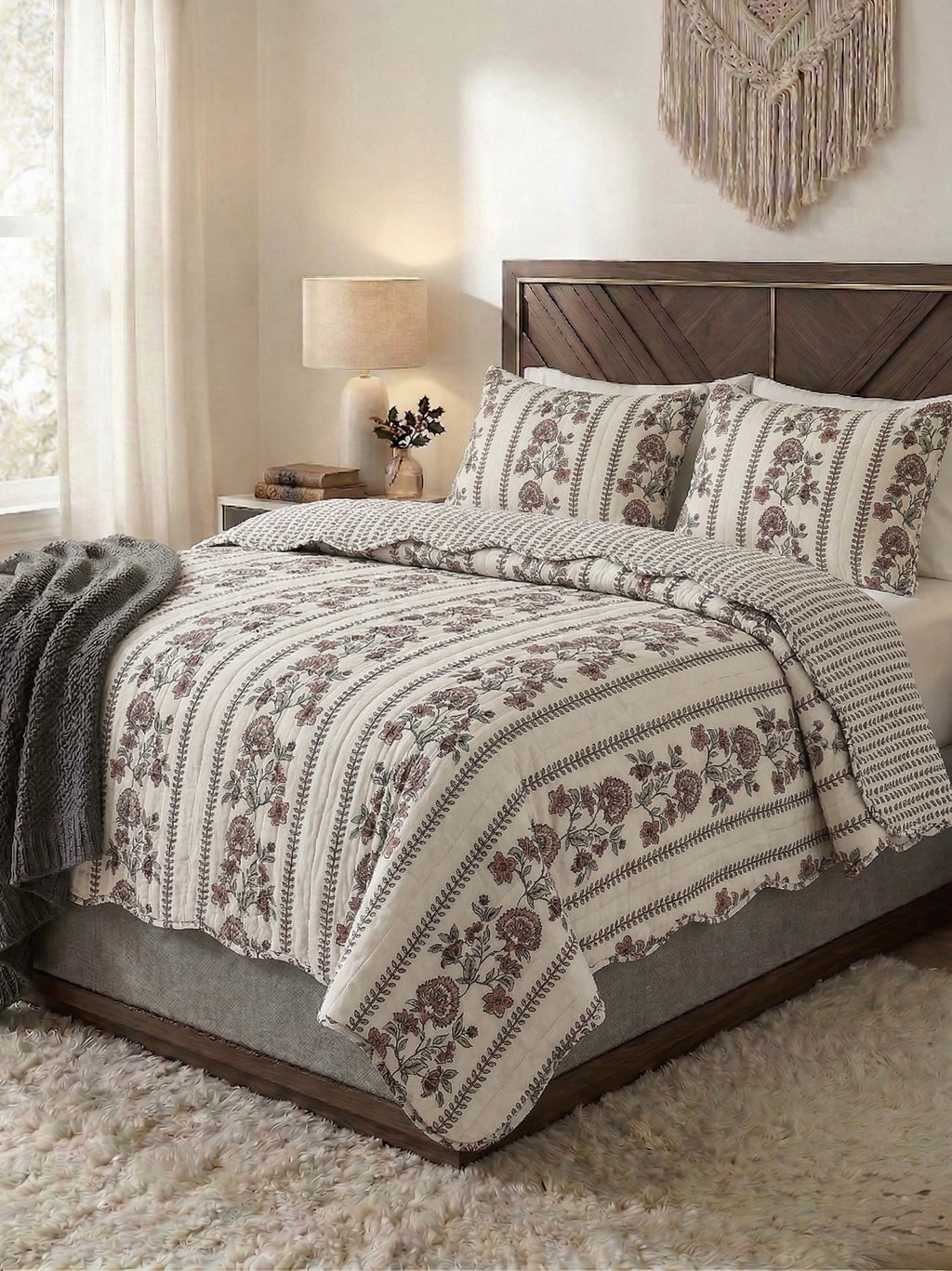Vintage Bloom Reversible Quilted 3-Piece Bedspread Set