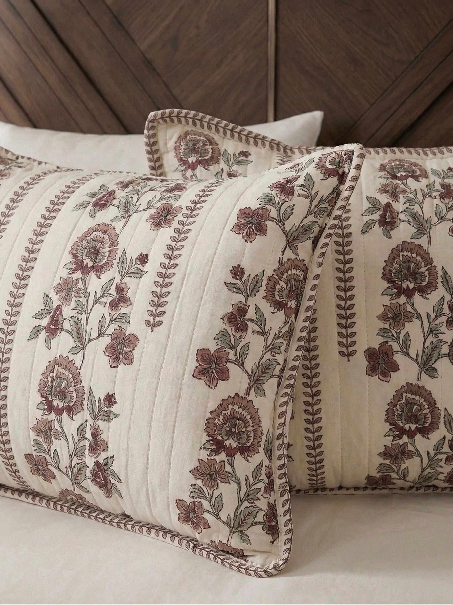 Vintage Bloom Reversible Quilted 3-Piece Bedspread Set