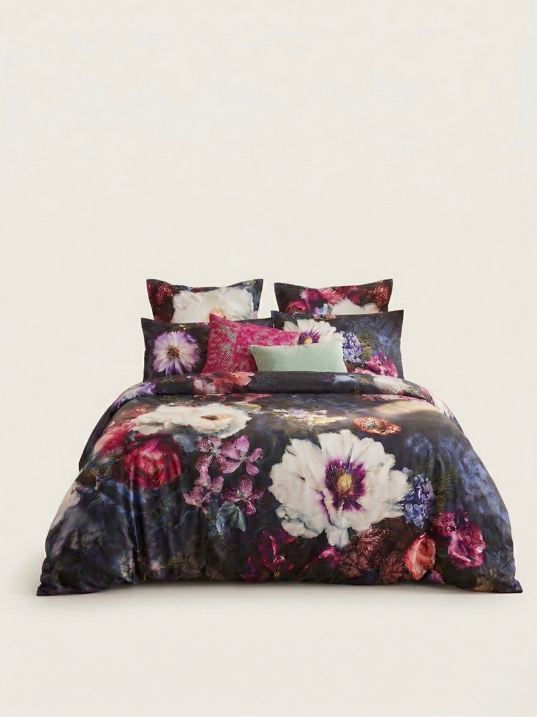 The Lyvia Queen Duvet Cover Set